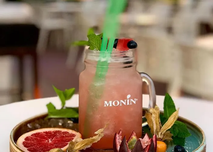 Fafa Premium & Ξενοδοχείο Golem (Tirana)