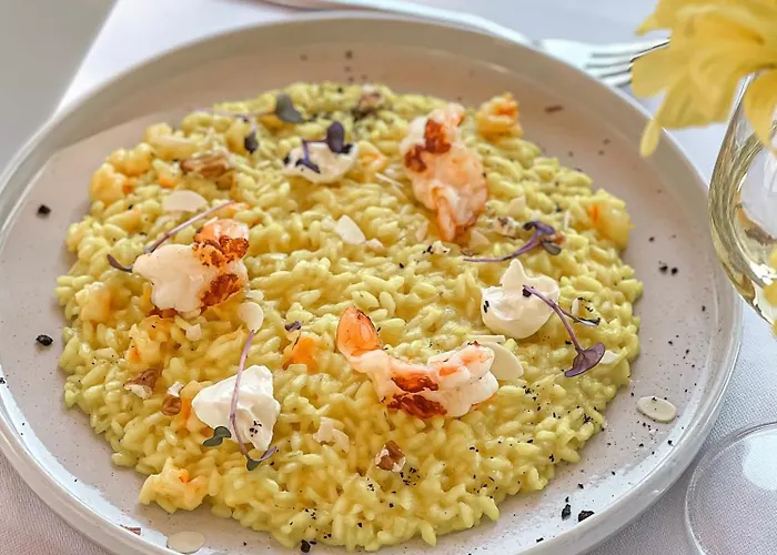 Fafa Premium & Ξενοδοχείο Golem (Tirana)