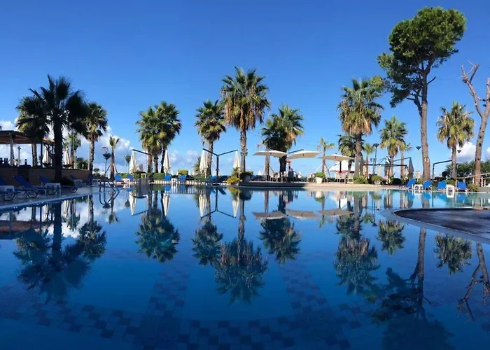 Fafa Premium & Hotel Golem (Tirana)